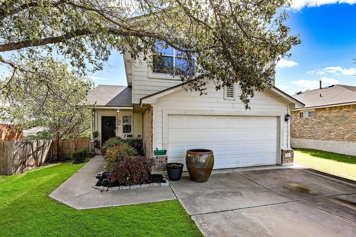 View 641 Fort Thomas Pl in Round Rock Ranch 641 Fort Thomas Pl - front exterior - Luxury home in Round Rock Ranch, Round Rock, TX