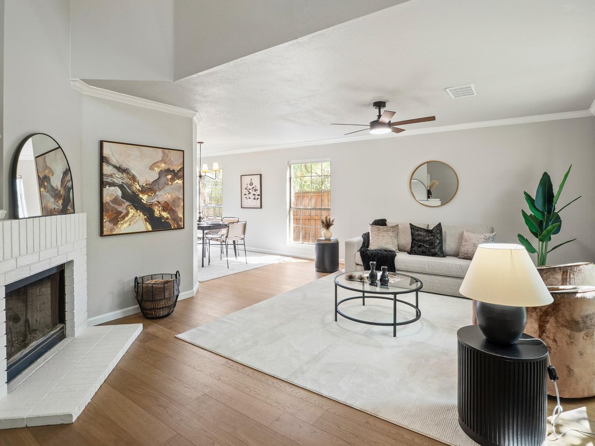 Living area at 6420 Wareham Ln - 3 bed 2 bath home