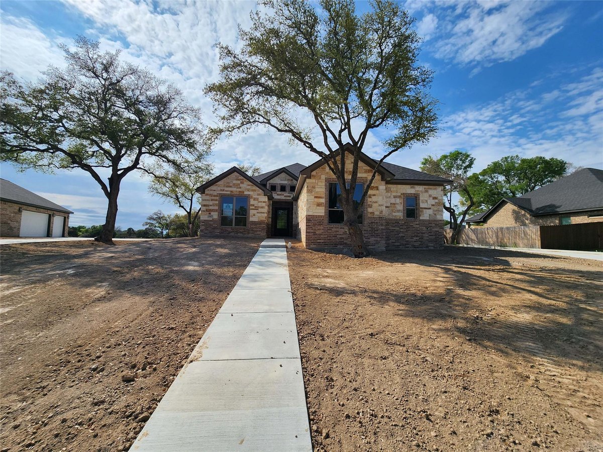 View 643 Bald Eagle Loop in Eagle Heights 643 Bald Eagle Loop - front exterior - Luxury home in Eagle Heights, Salado, TX