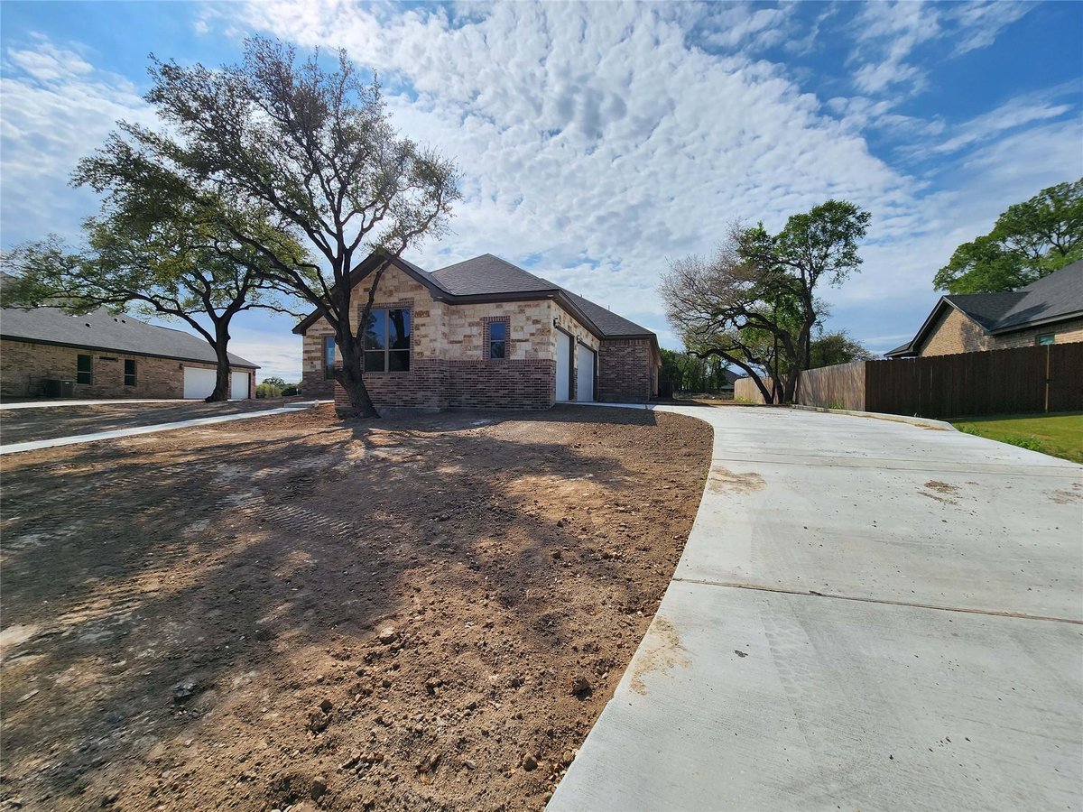 Living area at 643 Bald Eagle Loop - 4 bed 3 bath home