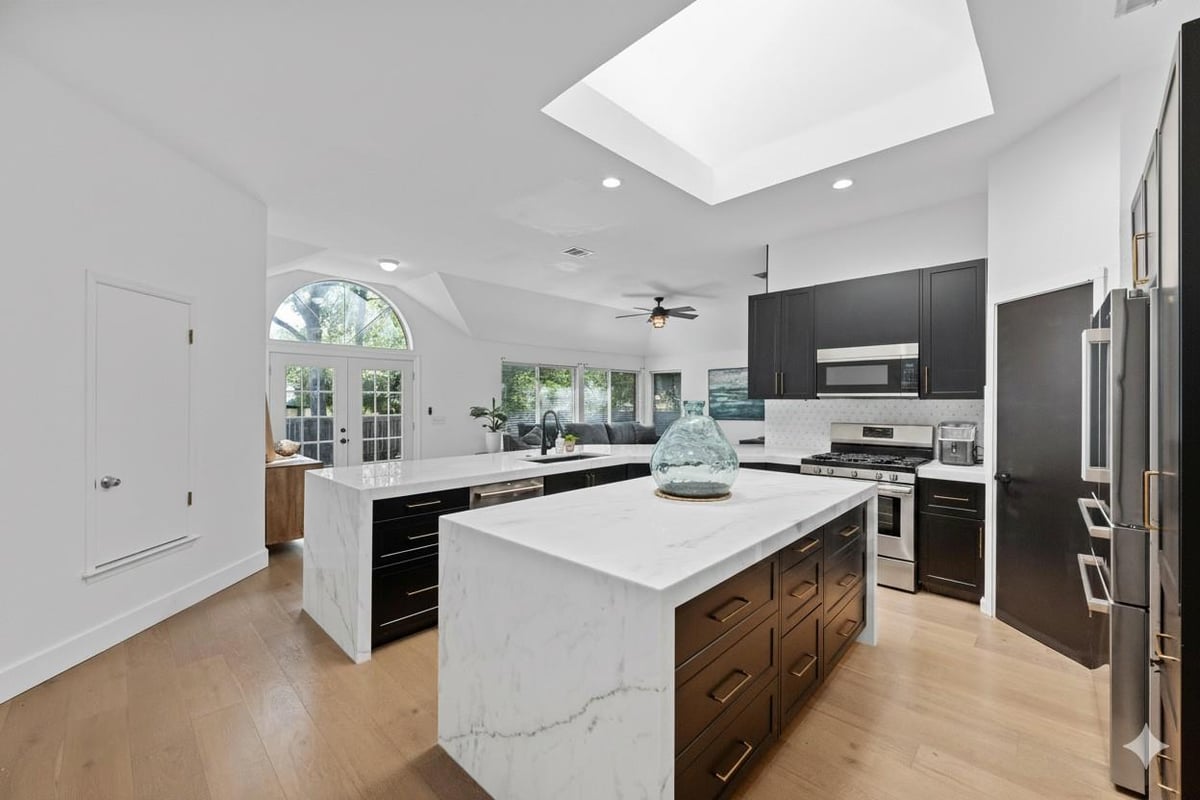 6435 Old Harbor - front exterior - Luxury home in Circle C Ranch Ph B Sec 02, Austin, TX
