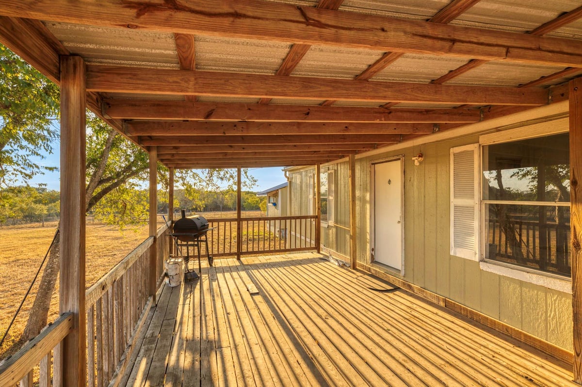 Living area at 645 Old Luling Rd - 4 bed 3 bath home