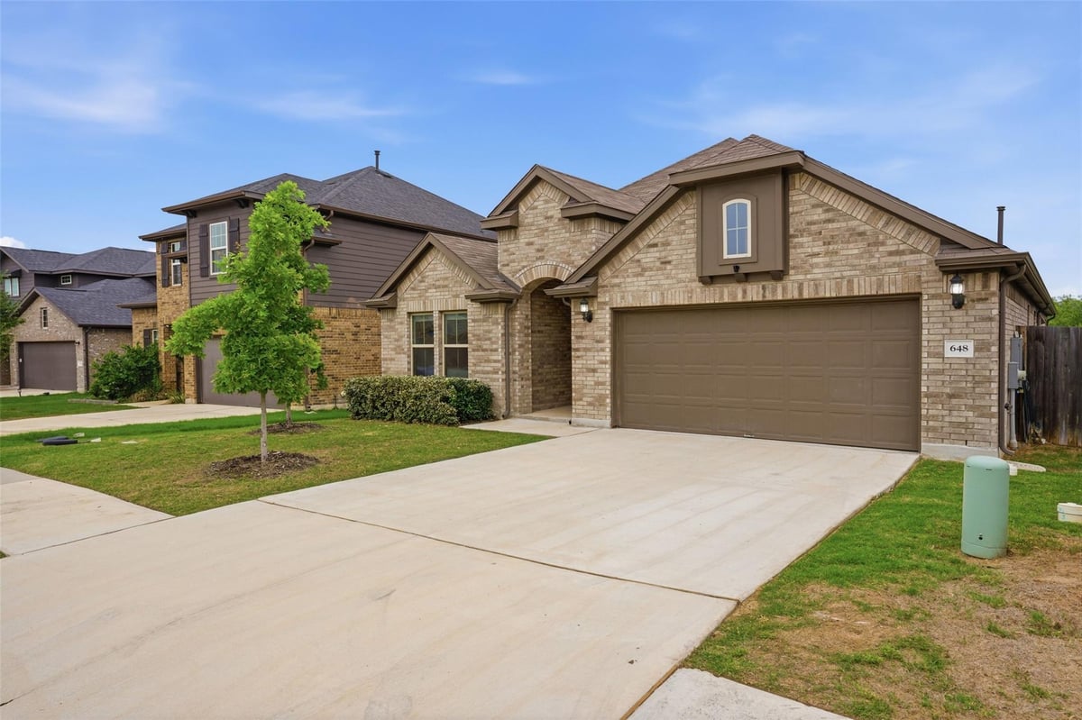 Living area at 648 Cherrystone Loop - 4 bed 3 bath home