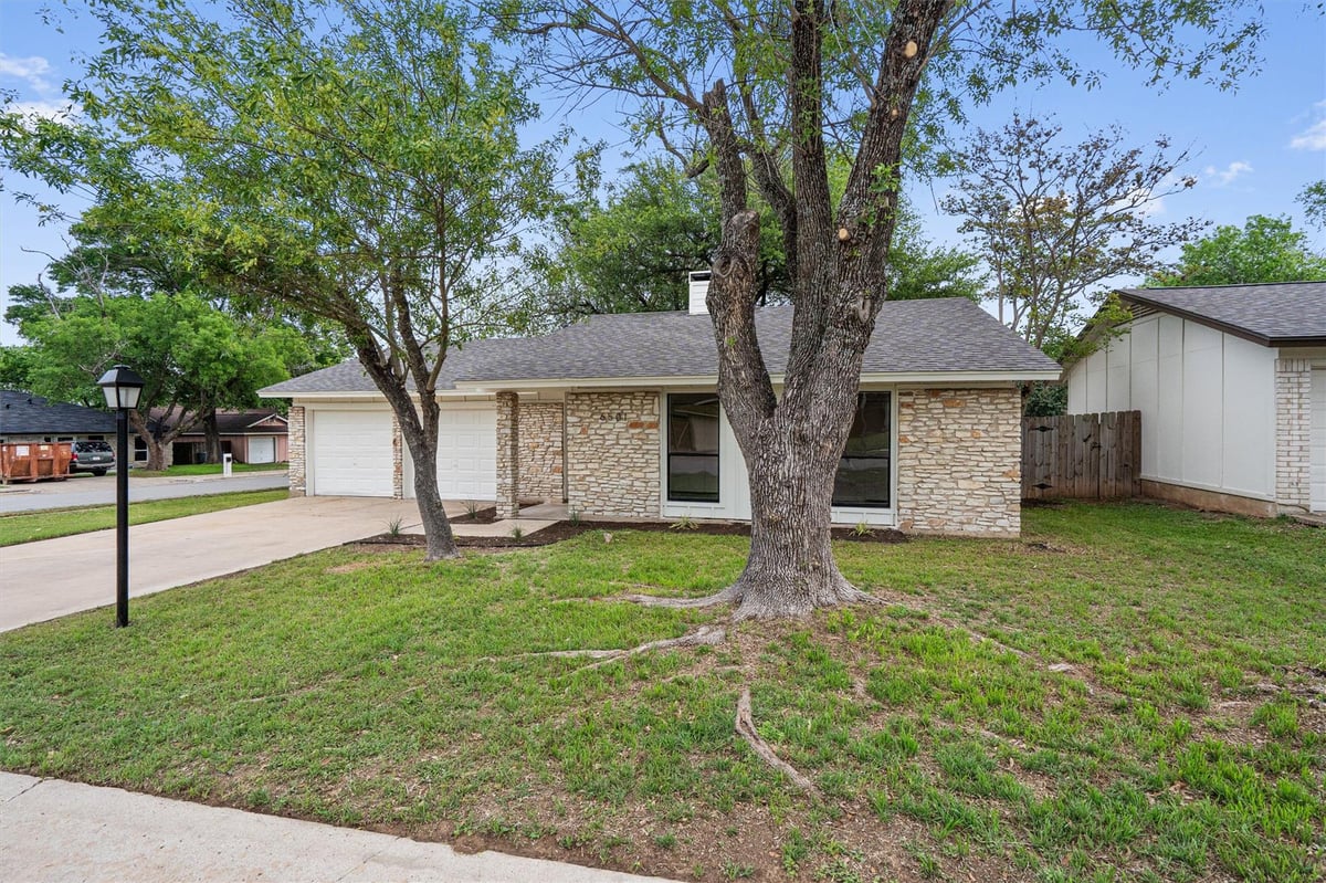 Living area at 6501 Boleynwood Dr - 3 bed 2 bath home
