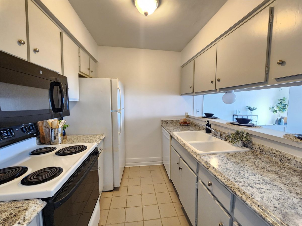 Primary bedroom at 6501 E Hill Dr Unit #121 - 3 bed 2 bath home