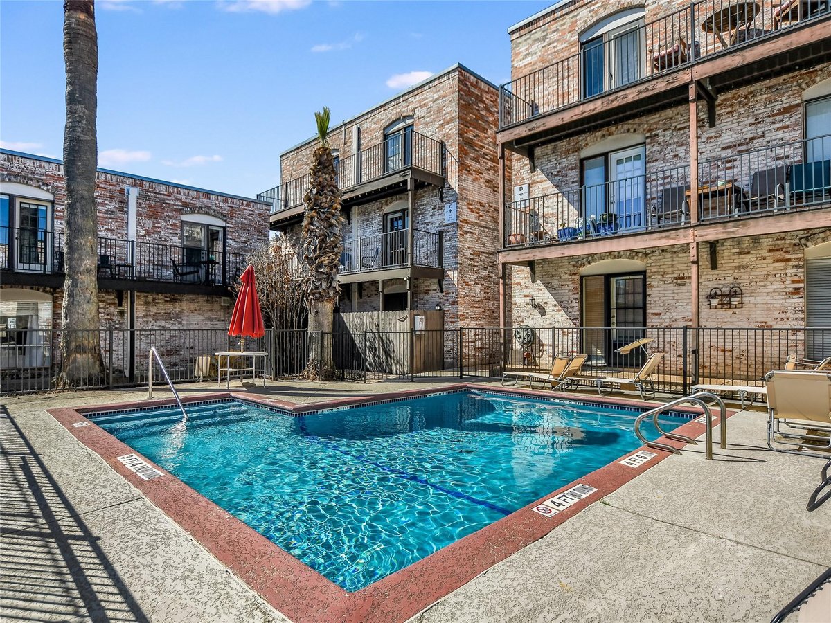 Living area at 6501 E Hill Dr Unit #125 - 4 bed 3 bath home