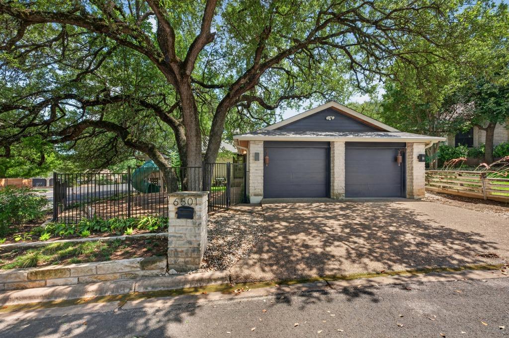View 6501 Robbie Creek CV in Lakewood Sec 02 Ph 01 6501 Robbie Creek CV - front exterior - Luxury home in Lakewood Sec 02 Ph 01, Austin, TX