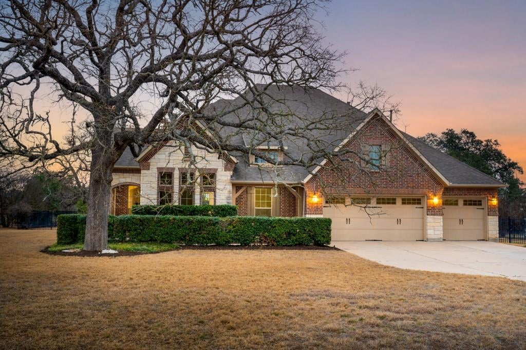651 Shelf Rock Rd - front exterior - Luxury home in Rim Rock, Driftwood, TX