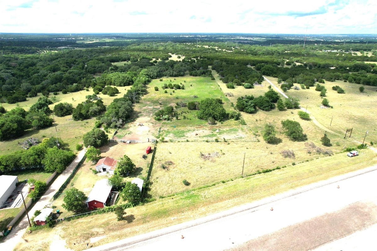 View 6514 W Hwy 190 6514 W Hwy 190 - front exterior - Luxury home in Belton, TX
