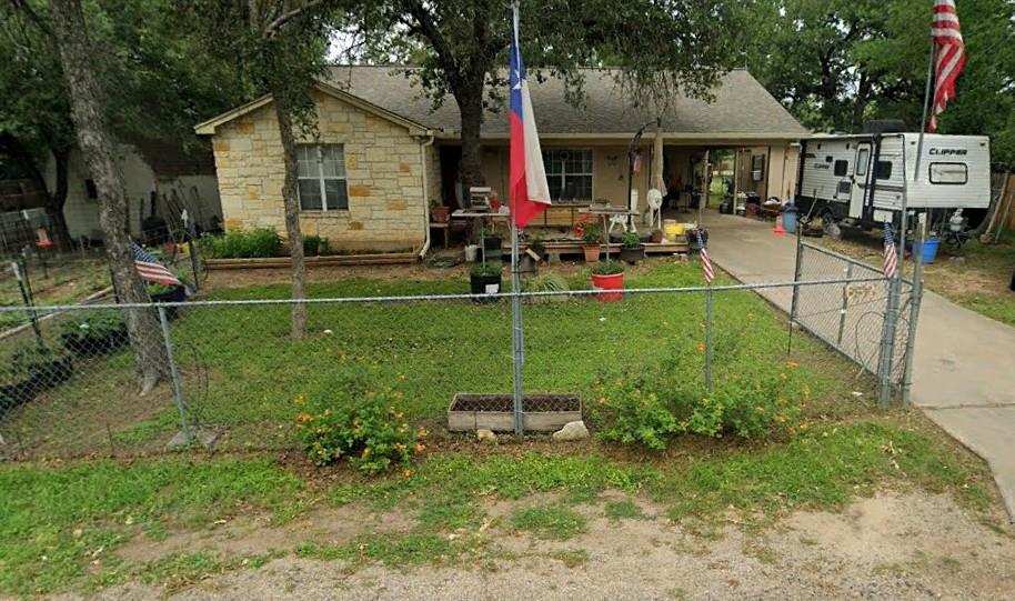 652 Pecan LN - front exterior - Luxury home in Scarlet Oaks, Cottonwood Shores, TX