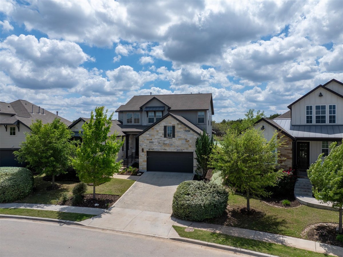 View 654 Dayridge Dr in Headwaters At Barton Creek Ph 1 654 Dayridge Dr - front exterior - Luxury home in Headwaters At Barton Creek Ph 1, Dripping Springs, TX
