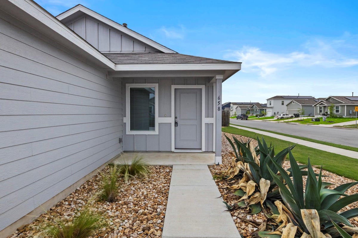 Living area at 658 Soapstone Pass - 3 bed 2 bath home