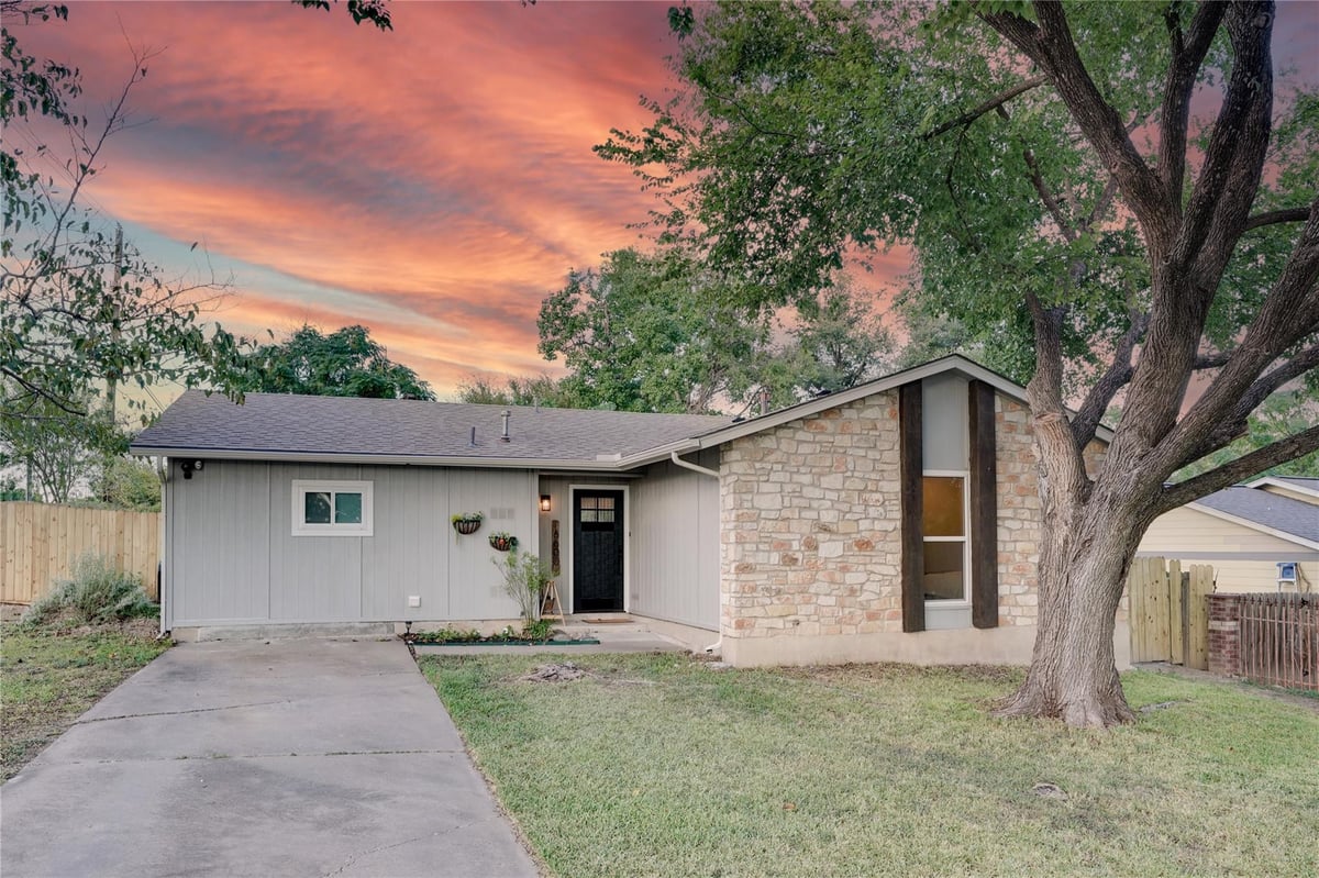 View 6600 Johnny Morris Cv in Colony Park Sec 01 Ph 01 6600 Johnny Morris Cv - front exterior - Luxury home in Colony Park Sec 01 Ph 01, Austin, TX