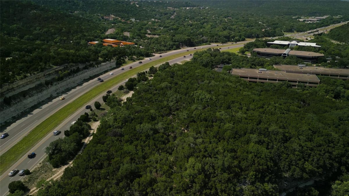 Living area at 6601 N Capital of Texas Hwy - Champion 360 Subd, Austin, TX