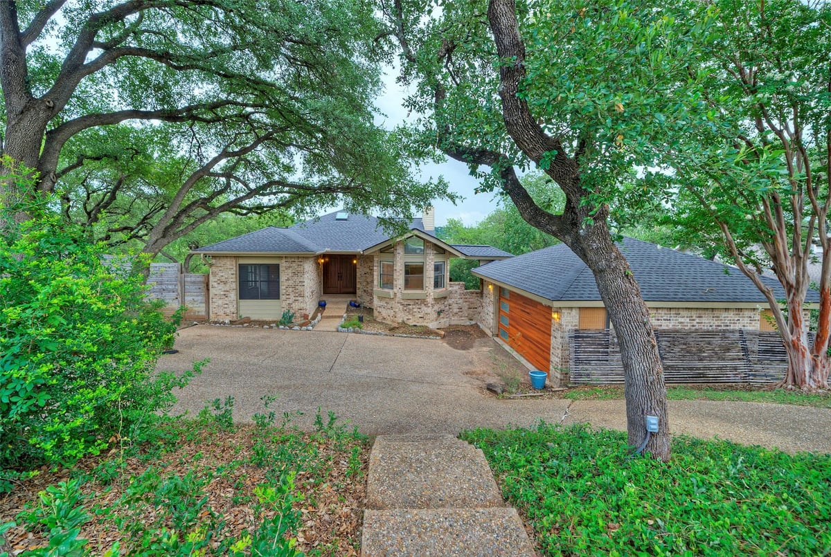 View 6605 Ladera Norte in North Cat Mountain Sec 02 6605 Ladera Norte - front exterior - Luxury home in North Cat Mountain Sec 02, Austin, TX