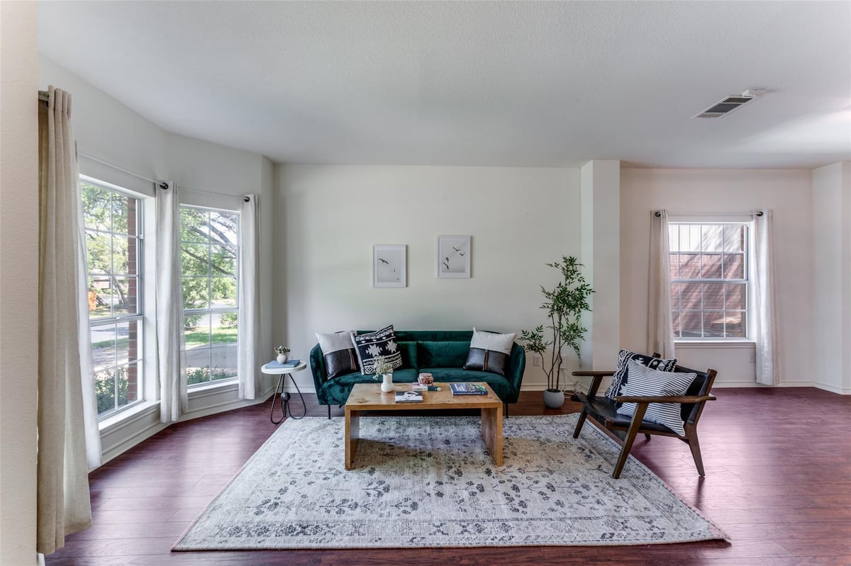 Living area at 6605 Oasis Dr - 4 bed 2 bath home