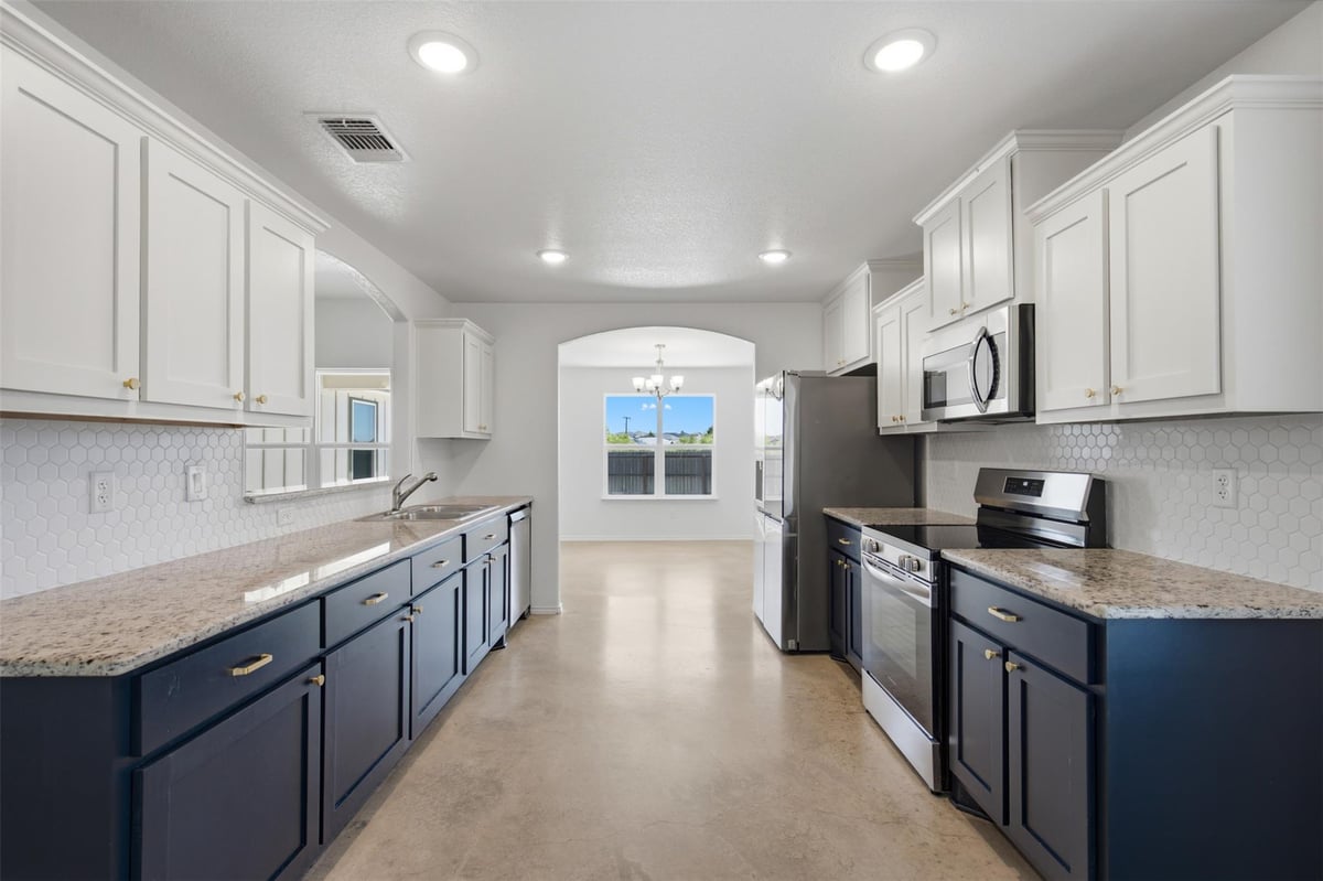 View 6606 Muggle Ave in Goodnight Ranch Add 6606 Muggle Ave - front exterior - Luxury home in Goodnight Ranch Add, Killeen, TX