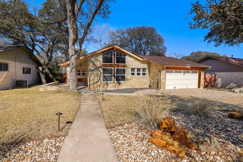 View 6606 Woodcrest Dr in Oak Forest Sec 01 6606 Woodcrest Dr - front exterior - Luxury home in Oak Forest Sec 01, Austin, TX