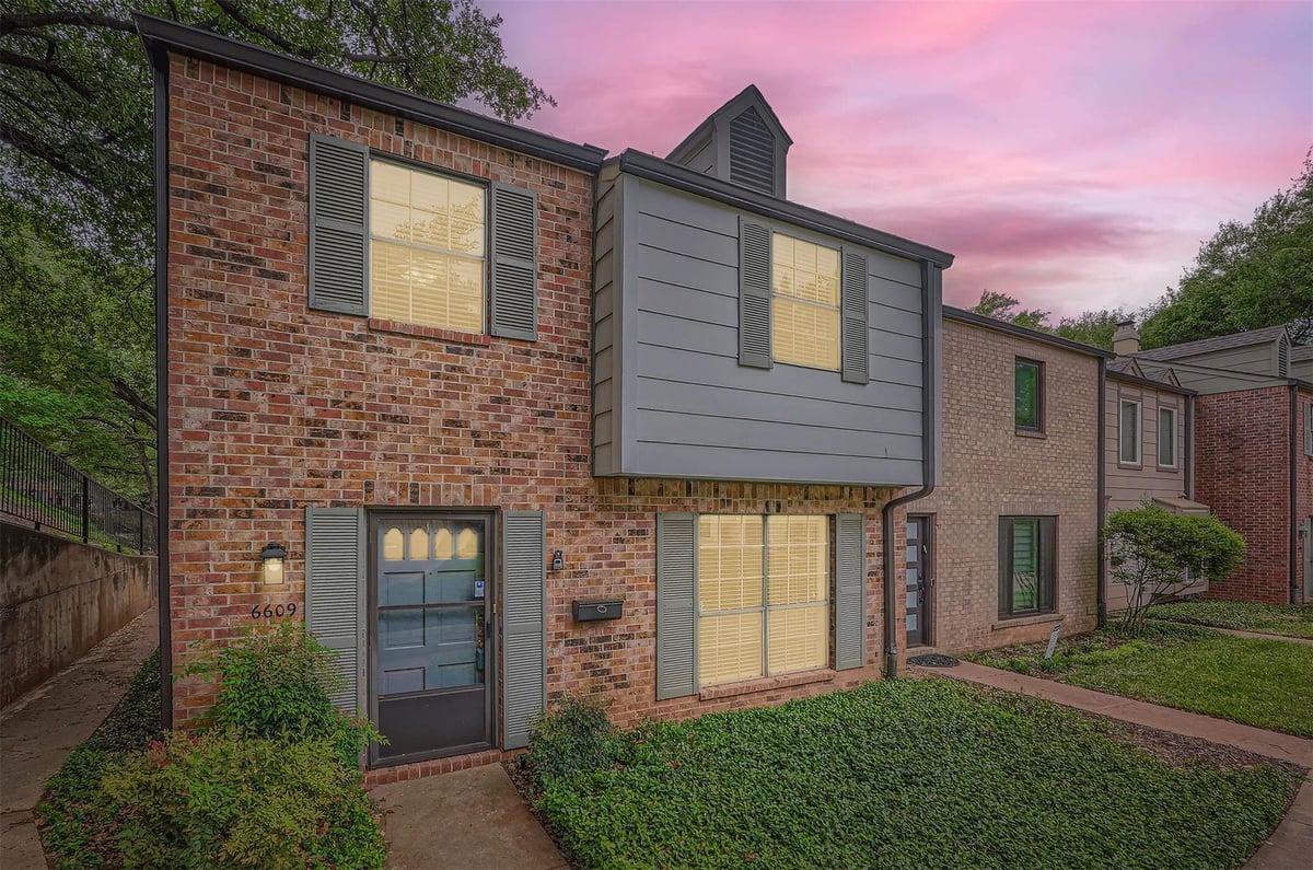 View 6609 Valleyside RD in North Hills Club Twnhs 6609 Valleyside RD - property photo 1 - Luxury home in North Hills Club Twnhs, Austin, TX