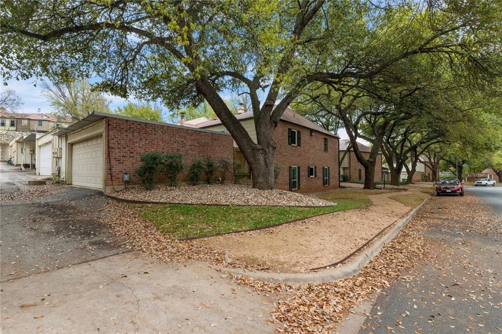 View 6611 Valleyside Rd in North Hills Club Townhouses 6611 Valleyside Rd - property photo 1 - Luxury home in North Hills Club Townhouses, Austin, TX