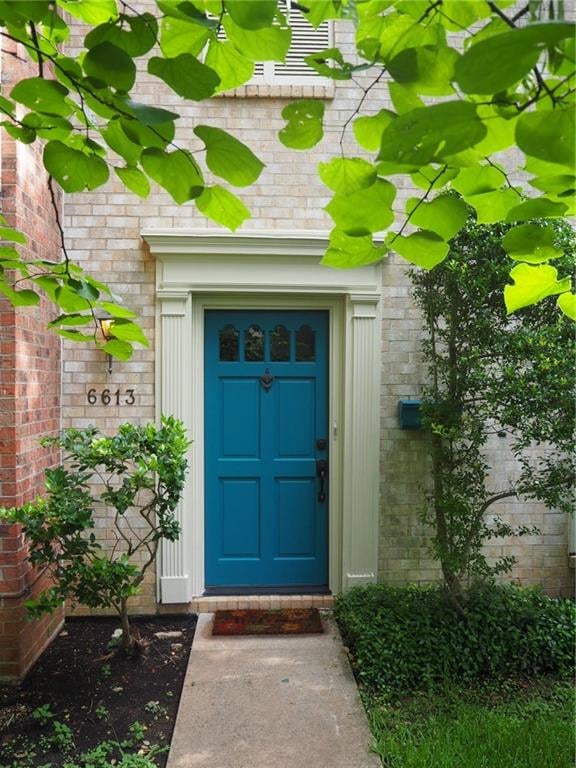 View 6613 Valleyside Rd in North Hills Club Townhouses 6613 Valleyside Rd - property photo 1 - Luxury home in North Hills Club Townhouses, Austin, TX
