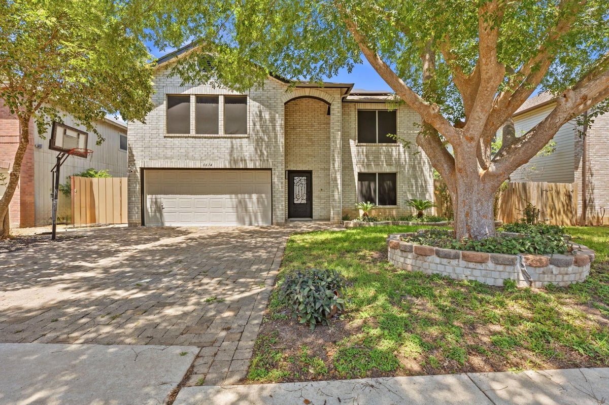 6614 Roseborough DR - front exterior - Luxury home in Bend At Nuckols Crossing Ph 01, Austin, TX