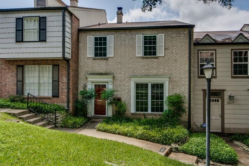 View 6629 Valleyside Rd in North Hills Club Twnhs 6629 Valleyside Rd - property photo 1 - Luxury home in North Hills Club Twnhs, Austin, TX