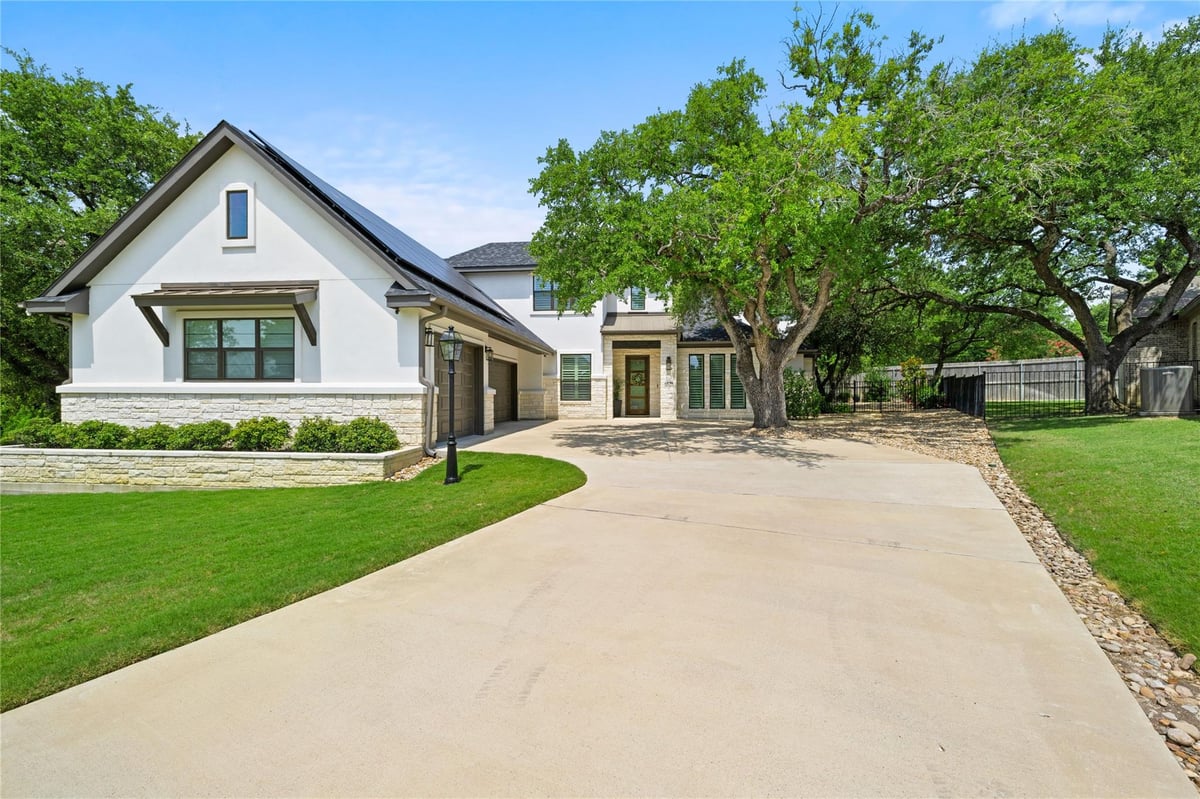 View 6639 Misty Creek LN in Misty Creek Sub 6639 Misty Creek LN - front exterior - Luxury home in Misty Creek Sub, Temple, TX