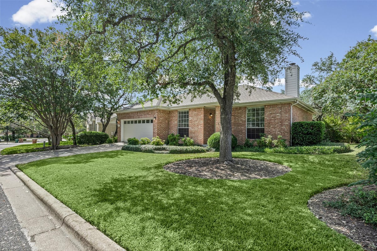 View 6661 Ruxton LN in Circle C Ranch Ph A Sec 01 6661 Ruxton LN - property photo 1 - Luxury home in Circle C Ranch Ph A Sec 01, Austin, TX