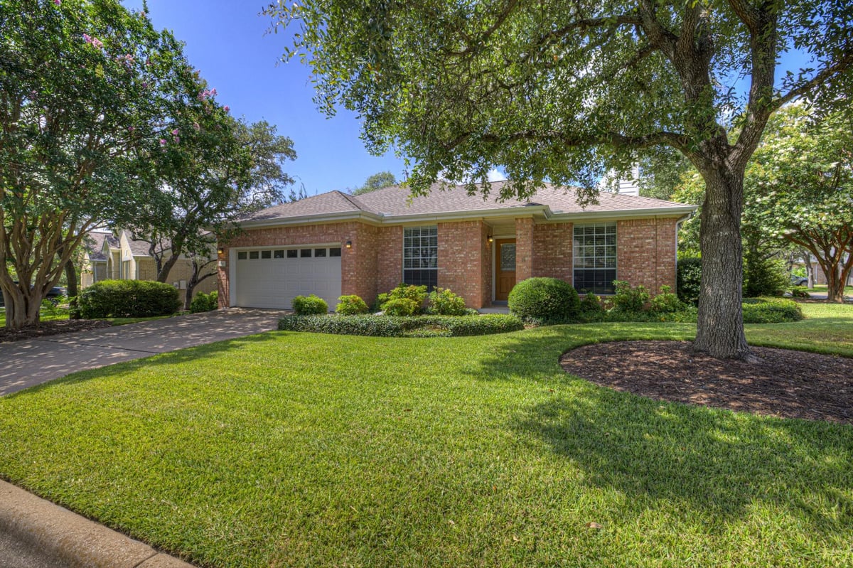 View 6661 Ruxton LN in Circle C Ranch Ph A Sec 01 6661 Ruxton LN - property photo 1 - Luxury home in Circle C Ranch Ph A Sec 01, Austin, TX