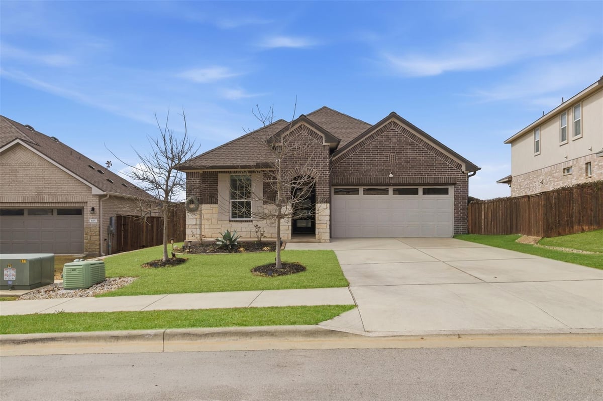 Living area at 669 Peace Pipe Way - 4 bed 2 bath home