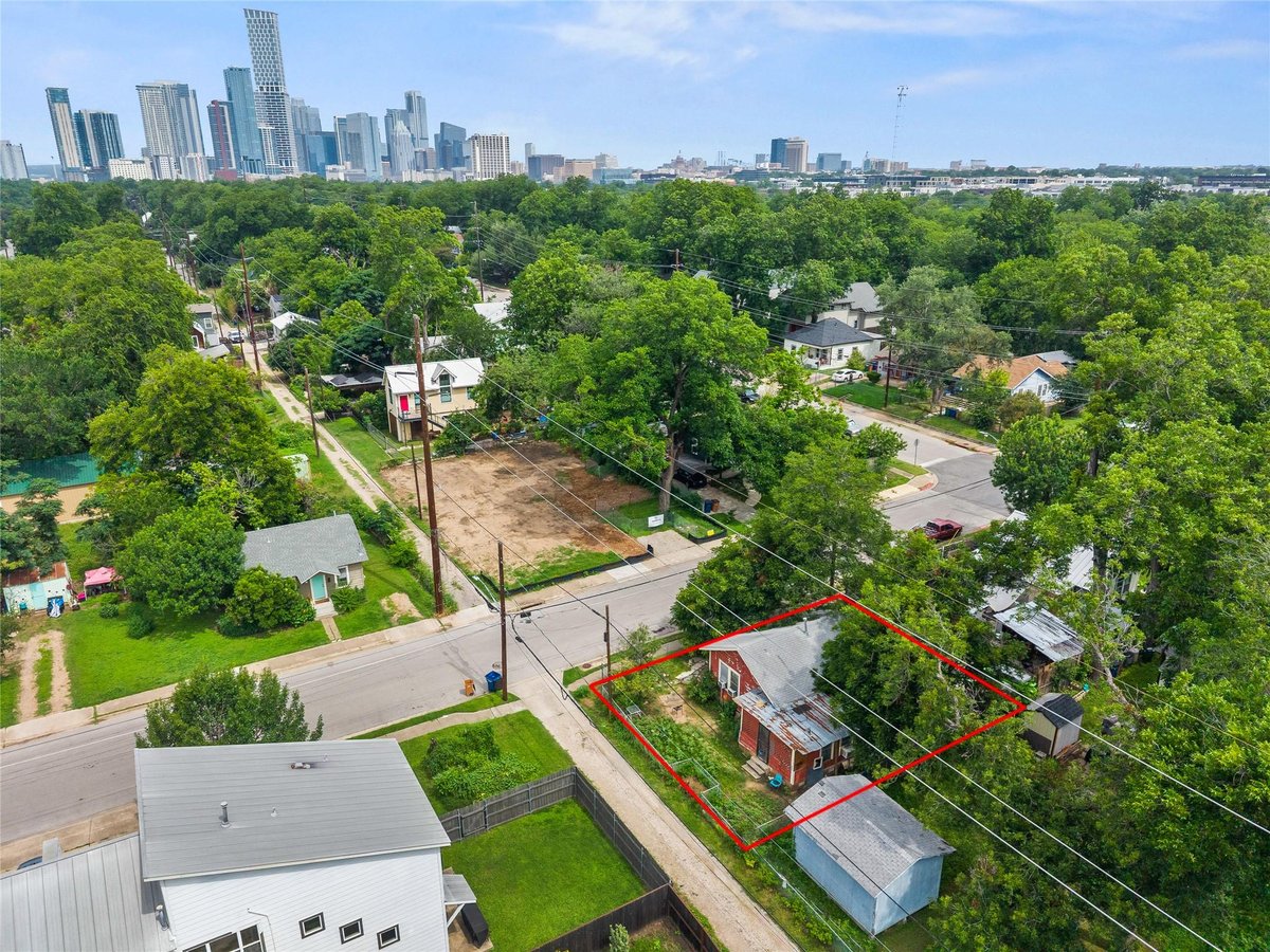 View 67 Anthony ST in Driving Park Add 67 Anthony ST - front exterior - Luxury home in Driving Park Add, Austin, TX