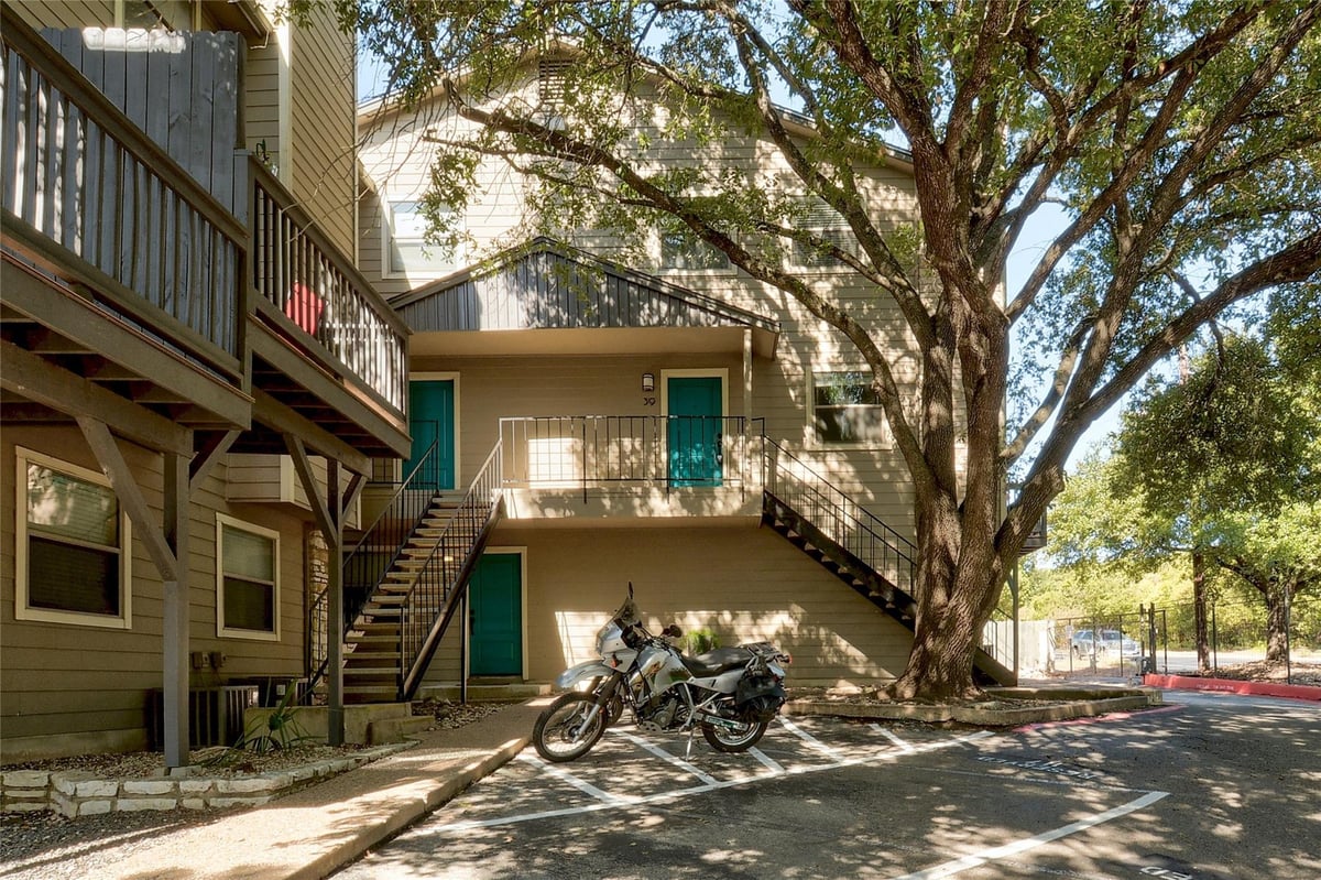 View 6700 Cooper LN Unit #39 in Ceniza Condo 6700 Cooper LN Unit #39 - property photo 1 - Luxury home in Ceniza Condo, Austin, TX