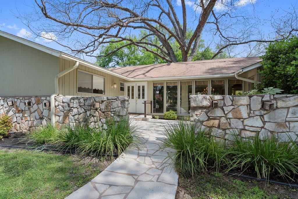 View 6700 Troll Hvn in Lake Austin 6700 Troll Hvn - property photo 1 - Luxury home in Lake Austin, Austin, TX