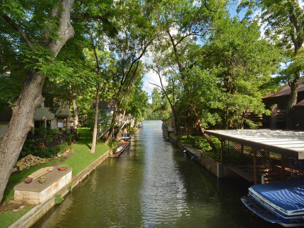 View 6701 ELFLAND Dr in Lake Austin 6701 ELFLAND Dr - property photo 1 - Luxury home in Lake Austin, Austin, TX