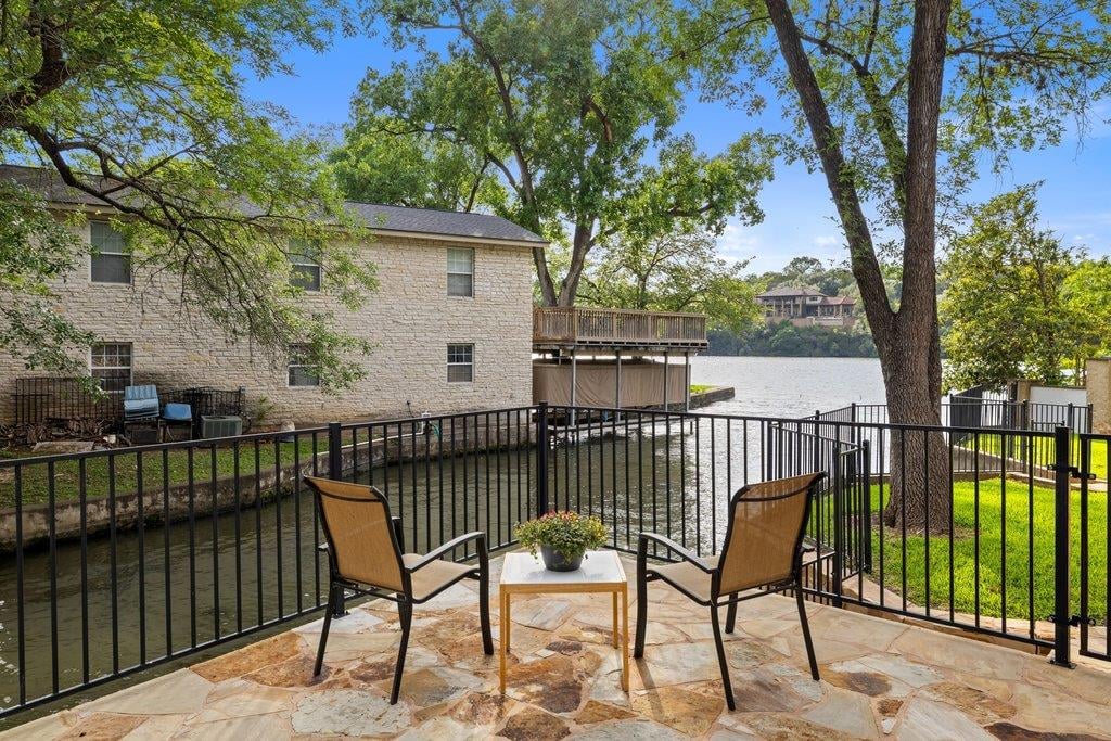 6705 Elfland Dr - front exterior - Luxury home in Rivercrest Add Sec 02, Austin, TX