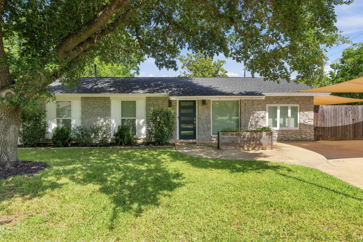 View 6706 Isabelle DR in Huntland Heights Sec 01 6706 Isabelle DR - property photo 1 - Luxury home in Huntland Heights Sec 01, Austin, TX
