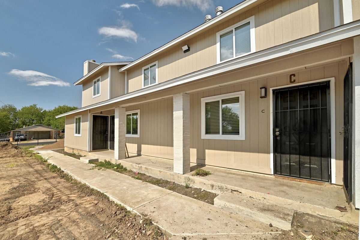 View 6709 Wentworth Dr in Colony Meadows Sec 01 6709 Wentworth Dr - front exterior - Luxury home in Colony Meadows Sec 01, Austin, TX
