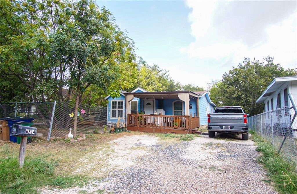 View 6714 Canal St in Chernosky 17 6714 Canal St - front exterior - Luxury home in Chernosky 17, Austin, TX