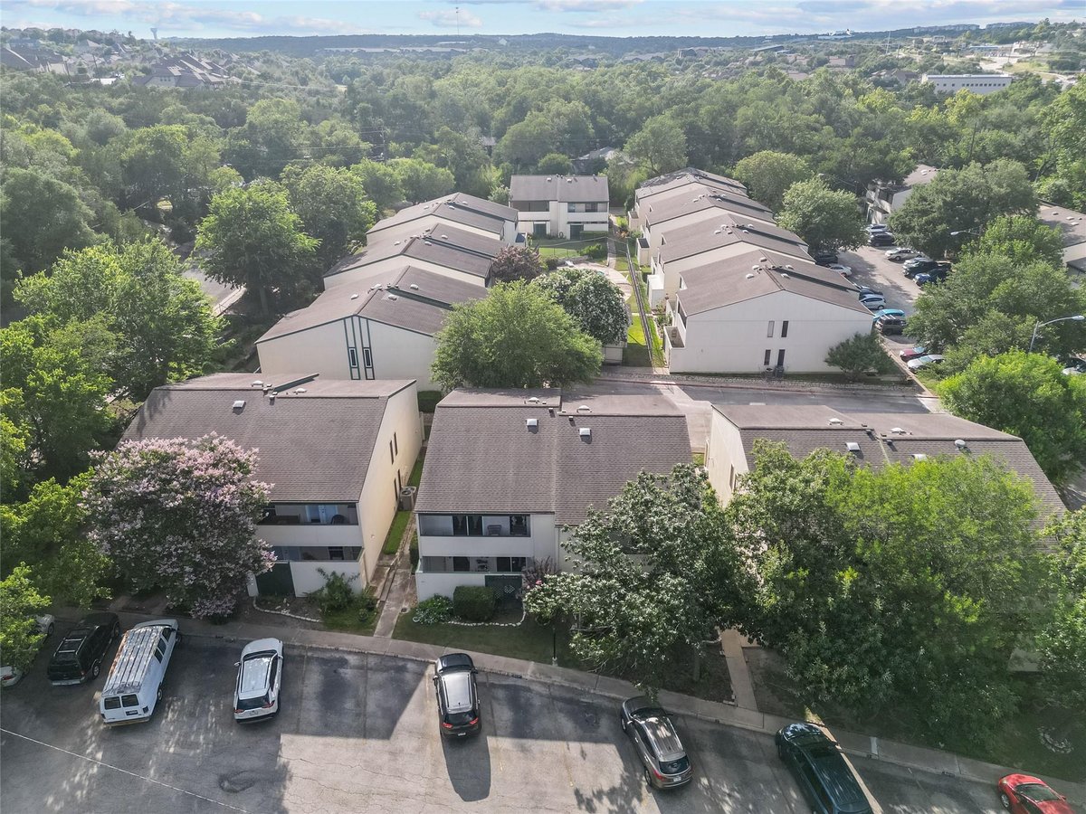 View 6718 Silvermine DR Unit #302 in Valley View Village Condo 6718 Silvermine DR Unit #302 - front exterior - Luxury home in Valley View Village Condo, Austin, TX