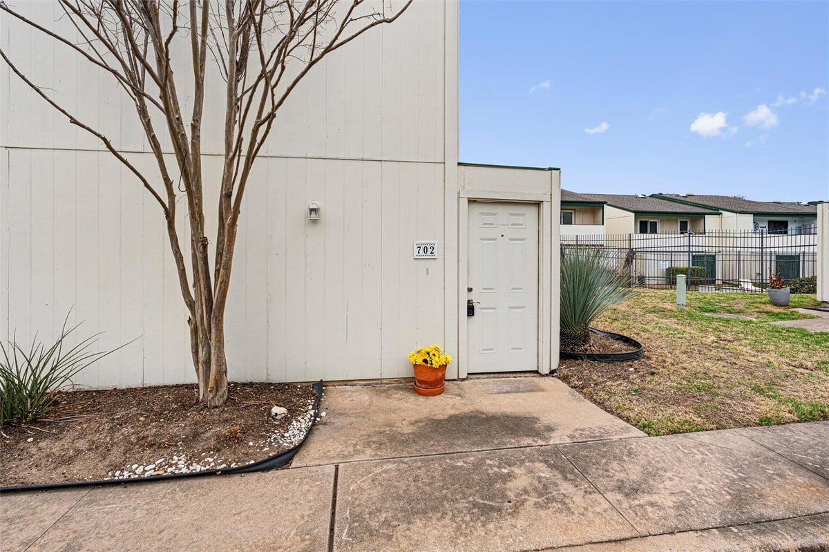 View 6718 Silvermine DR Unit #702 in Valley View Village Condo 6718 Silvermine DR Unit #702 - front exterior - Luxury home in Valley View Village Condo, Austin, TX