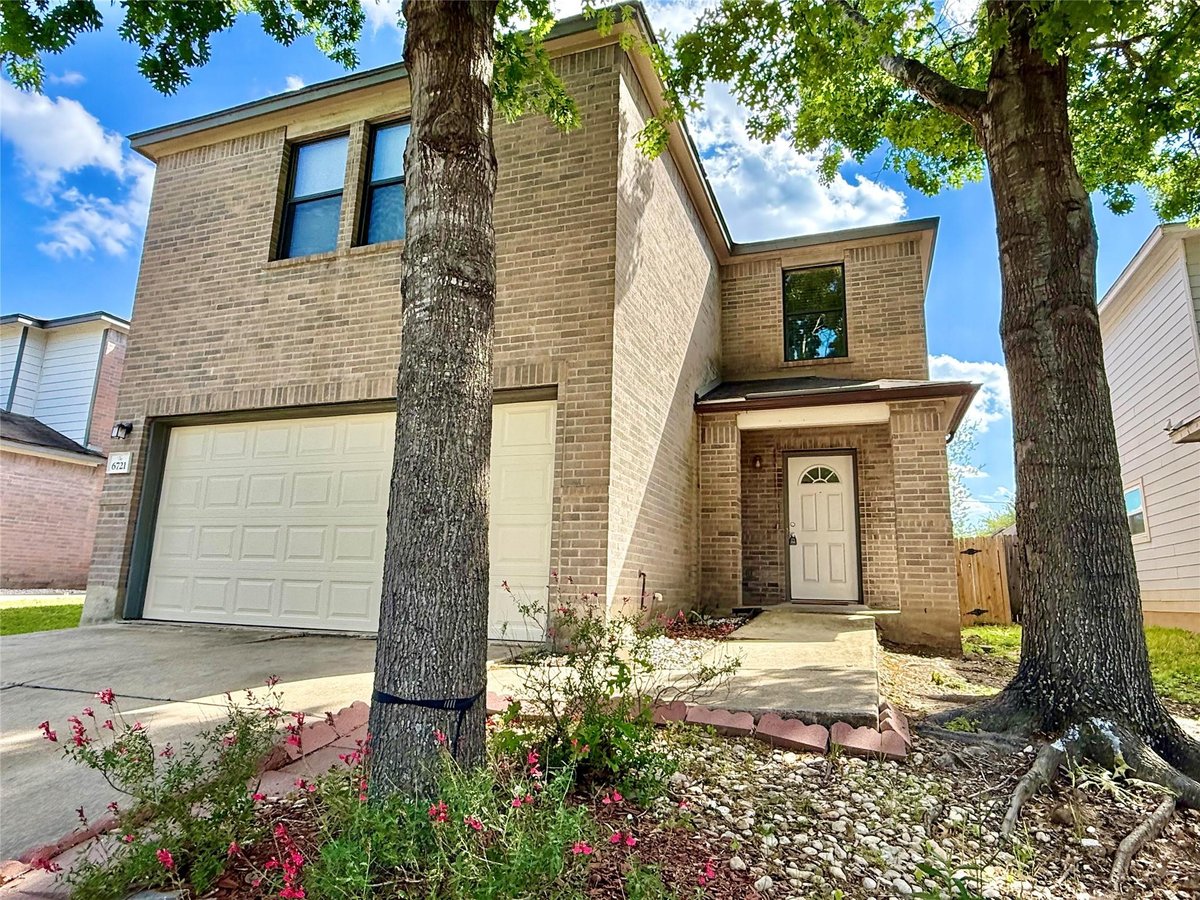 View 6721 Walkup LN in Mckinney Park East Sec 03 Rep 6721 Walkup LN - property photo 1 - Luxury home in Mckinney Park East Sec 03 Rep, Austin, TX
