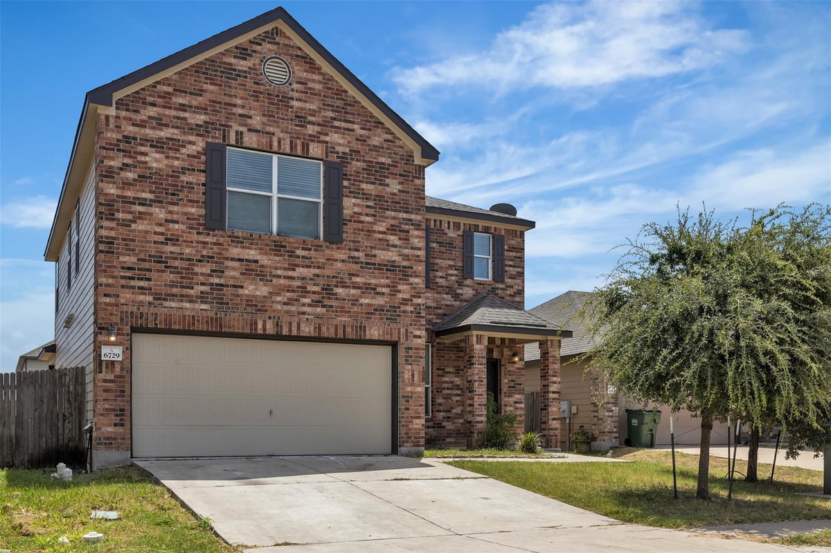 View 6729 Horseshoe Pond Dr in Stoney Ridge Ph C Sec 2A 6729 Horseshoe Pond Dr - property photo 1 - Luxury home in Stoney Ridge Ph C Sec 2A, Del Valle, TX