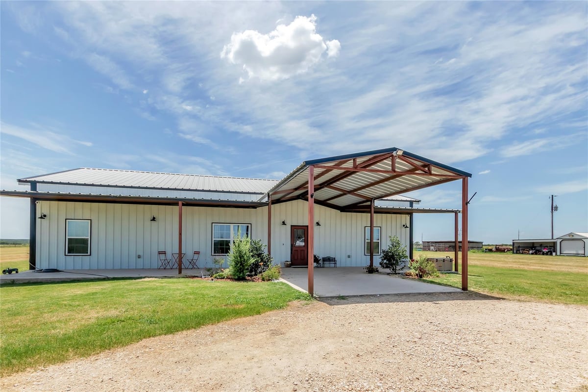 Living area at 6731 N Fm 908 - 4 bed 3 bath home