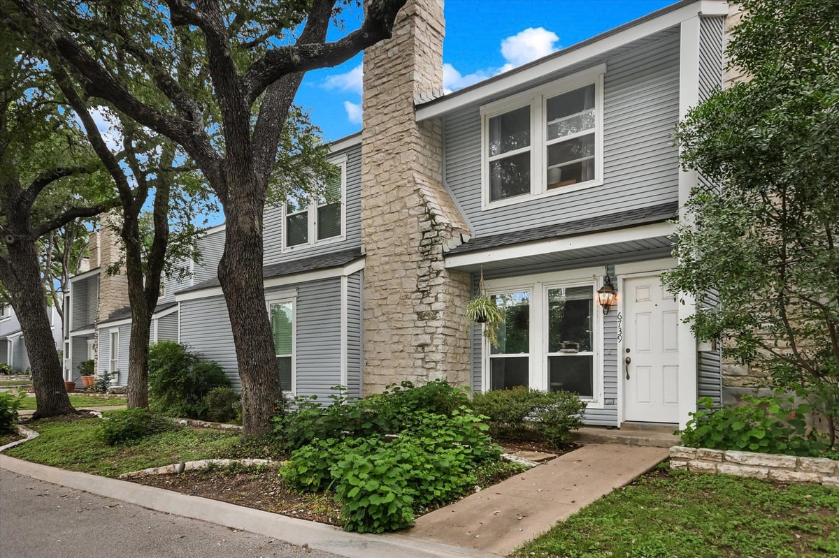 View 6739 Old Quarry Ln in Townhomes Northwest Hills 6739 Old Quarry Ln - front exterior - Luxury home in Townhomes Northwest Hills, Austin, TX