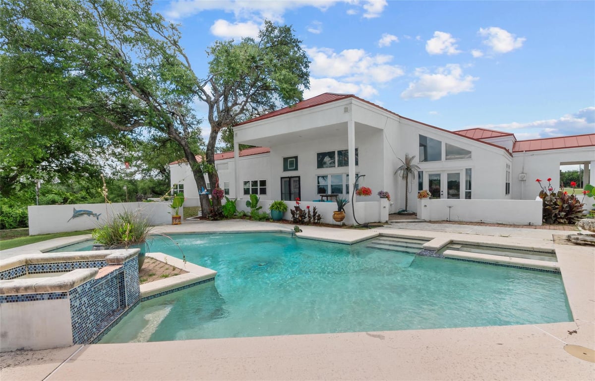 View 6750 N Lakeview DR in Hodge Rocking H Ranch Ph Ii 6750 N Lakeview DR - property photo 1 - Luxury home in Hodge Rocking H Ranch Ph Ii, Salado, TX
