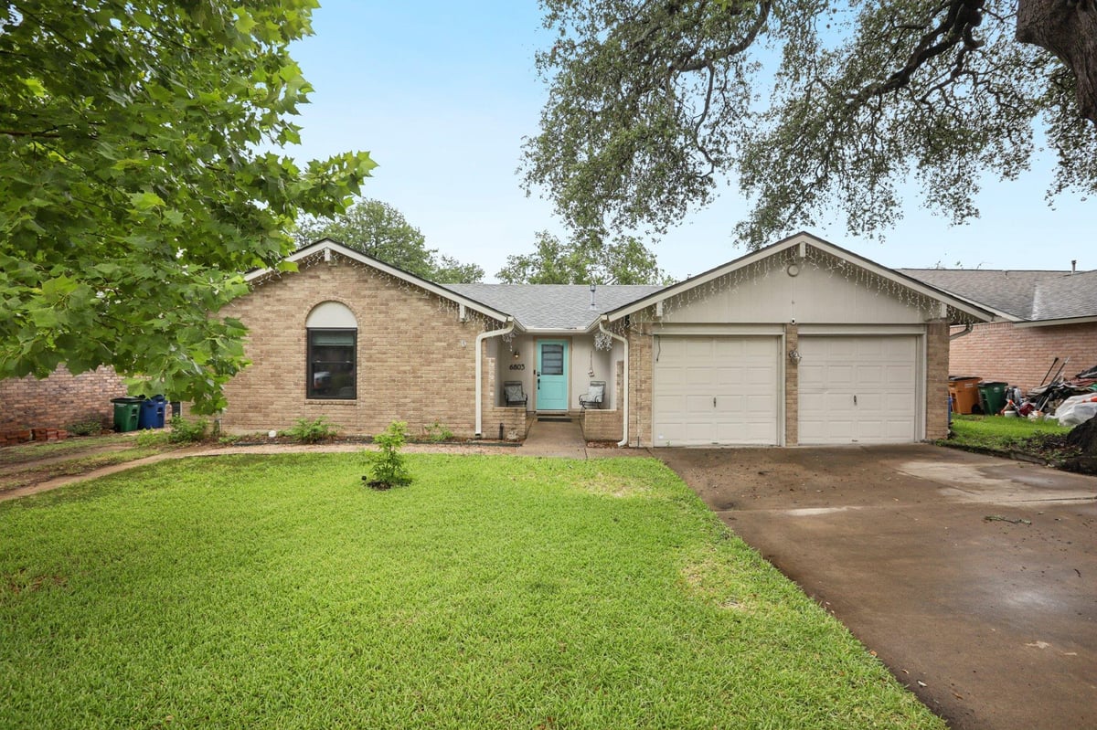 View 6803 Moonmont DR in Buckingham Ridge Sec 05 6803 Moonmont DR - front exterior - Luxury home in Buckingham Ridge Sec 05, Austin, TX