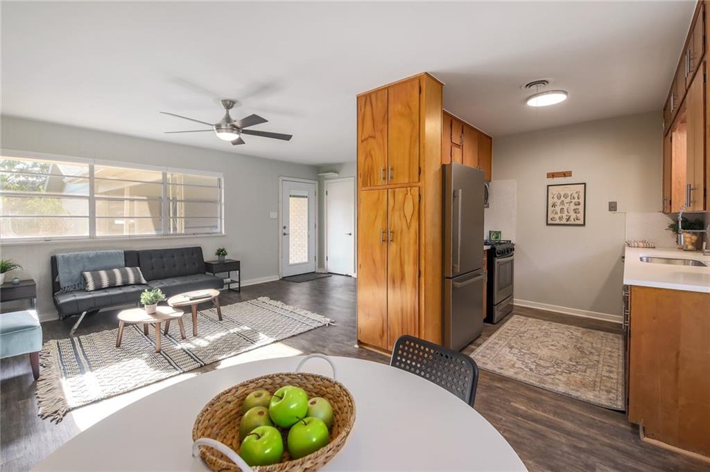 View 6804 Hardy Dr Unit #B in Ridgecrest 6804 Hardy Dr Unit #B - front exterior - Luxury home in Ridgecrest, Austin, TX
