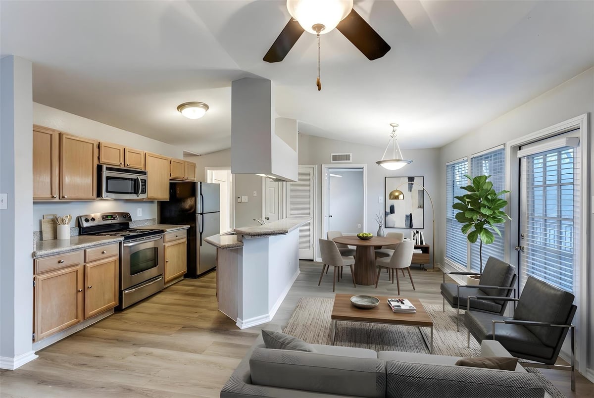 Living area at 6804 N Capital Of Texas Hwy Unit #622 - 1 bed 1 bath home