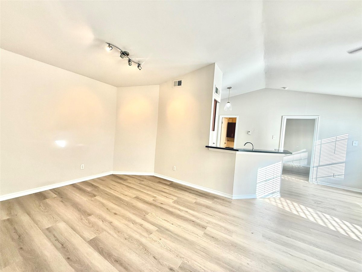 Living area at 6804 N Capital of TX Hwy Unit #824 - 1 bed 1 bath home
